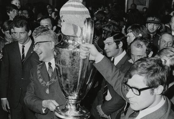 Coolsingel Stadhuis Feyenoord Europacup Thomassen burgemeester Milaan