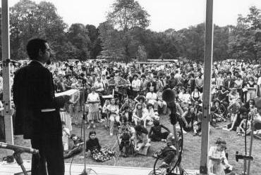 De Marokkaanse dichter Janat Ali op Poetry in het Park (1979)