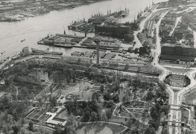 Overzicht van het Park met op de achtergrond de Euromast, maart 1960.