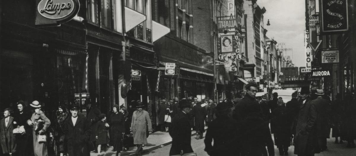 Hoogstraat bij de Wijde Kerksteeg 1939