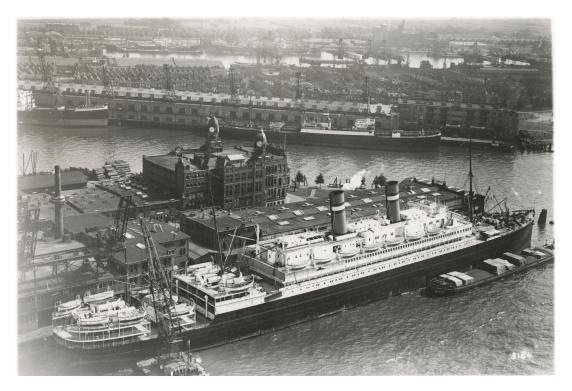 Het directiekantoor van de HAL met de s.s. Rotterdam, 1926. 