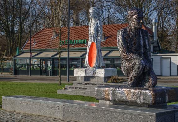 Het razzia monument aan de Parkkade